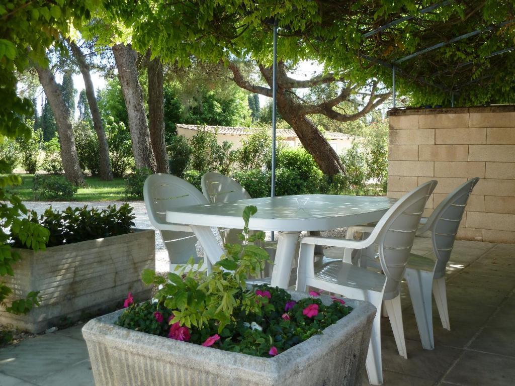 Bed and Breakfast Les Cigales à Saint-Andiol Extérieur photo